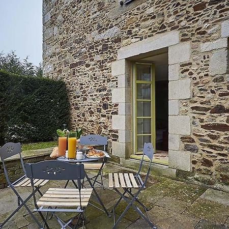Gite La Terrasse - Manoir Le Plessix Madeuc Corseul Dış mekan fotoğraf