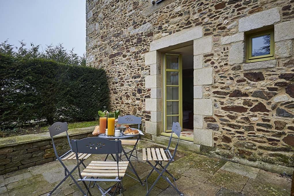 Gite La Terrasse - Manoir Le Plessix Madeuc Corseul Dış mekan fotoğraf